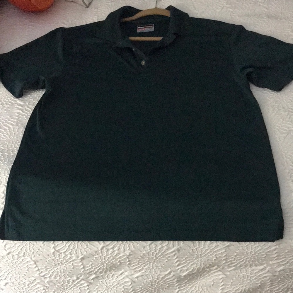 Grand Slam collared dark green shirt.  like new. size medium